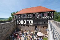 Fest im Stauferland Aussenansicht der Burg Wäscherschloss; Foto: Staatliche Schlösser und Gärten Baden-Württemberg, Rolf Schwarz
